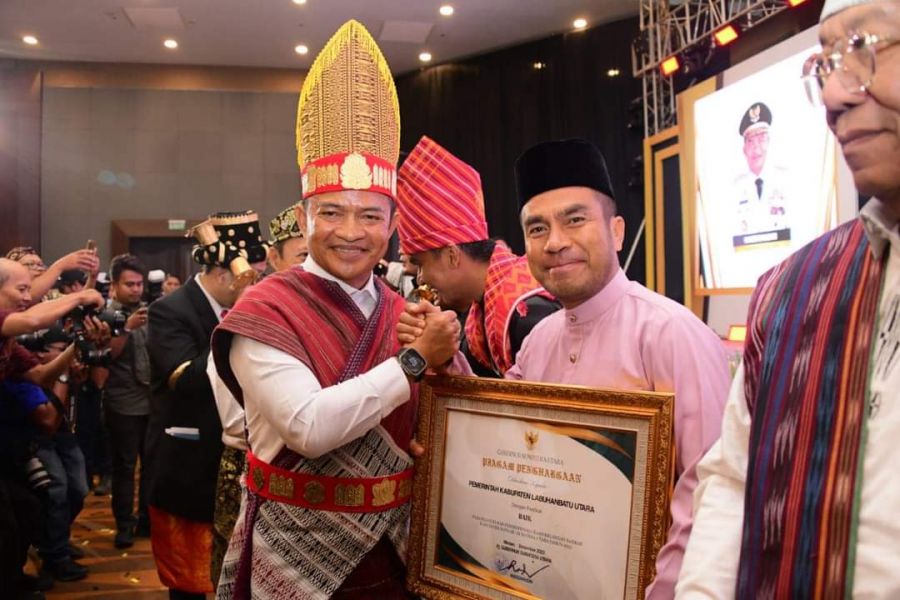Wabup Samsul Tanjung  Terima Penghargaan dari Pj. Gubsu