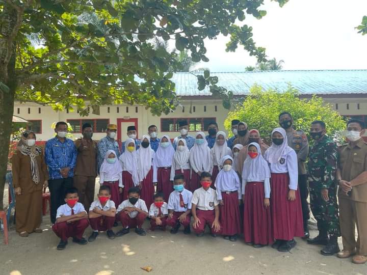 Wabup Tinjau Vaksinasi Anak di Marsel 