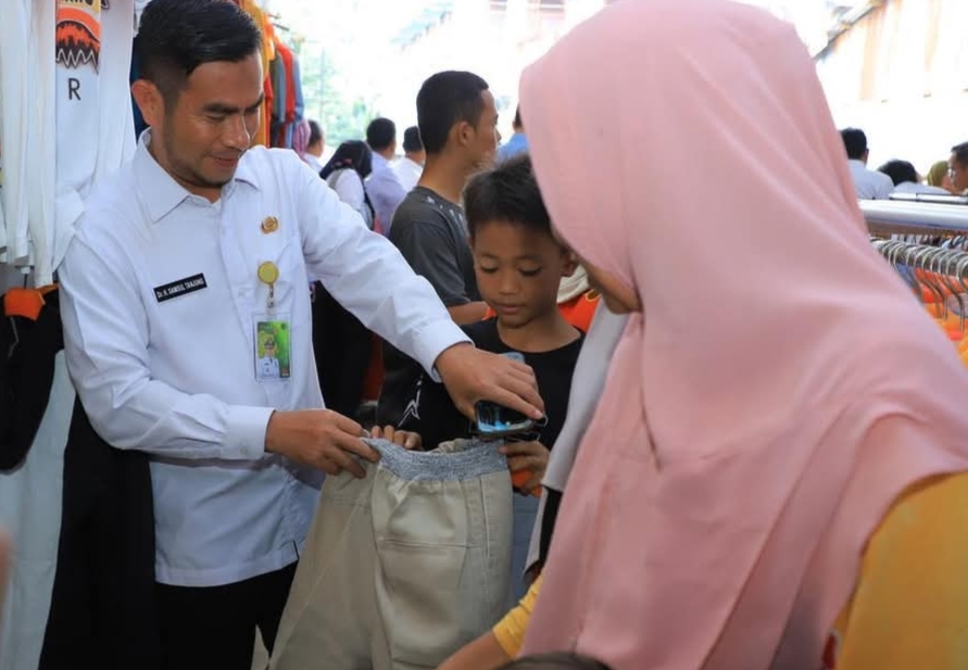 Wakil Bupati Labuhanbatu Utara Dampingi 360 Anak Yatim Berbelanja Baju Lebaran