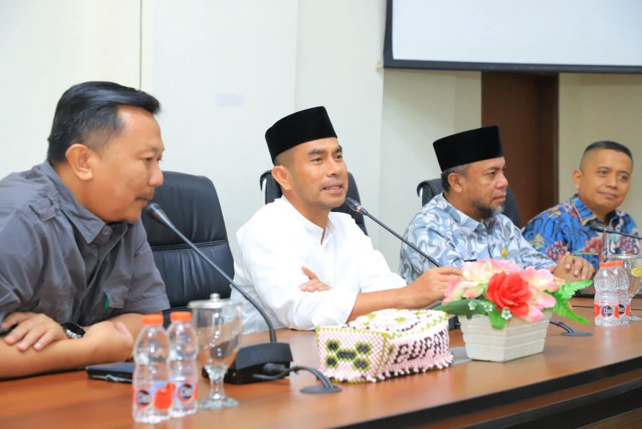 Wakil Bupati Samsul Tanjung Serahkan Bantuan Nutrisi & Sembako Bagi Lansia