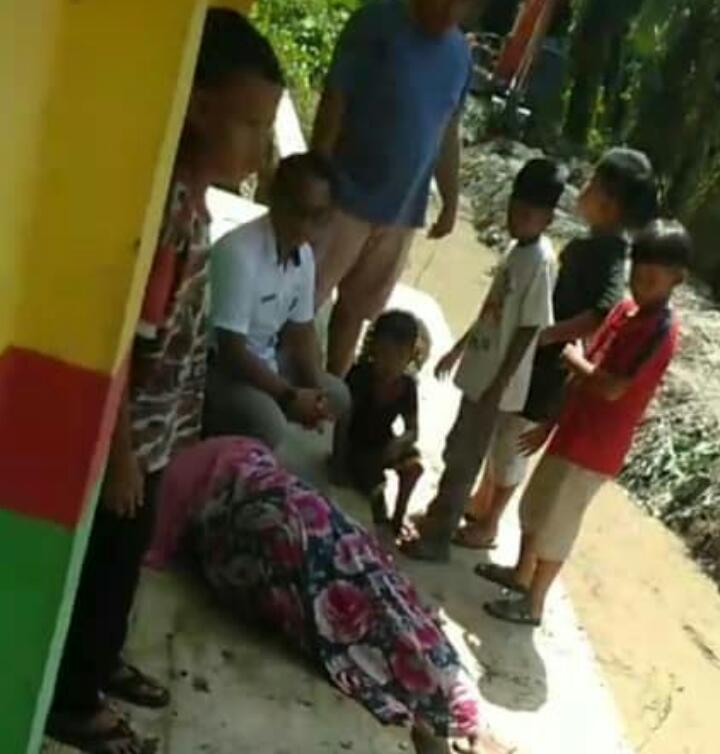 Warga Protes Normalisasi Sungai Di Desa Ledong Barat