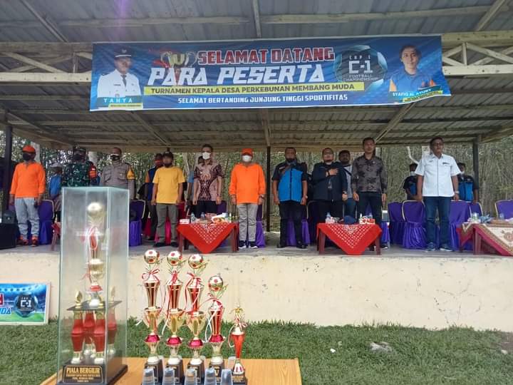 Yahya Buka Turnamen Bola Kaki Antar Dusun Di Mambang Muda